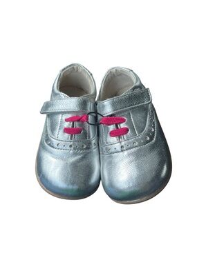 NWOT See Kai Run Silver Toddler Leather Mary Jane Shoes with Pink Accents Sz 7